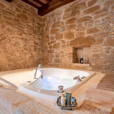 Stunning In Camerino With Outdoor Swimming Pool, Wifi And 1 Bedrooms * Crispiero