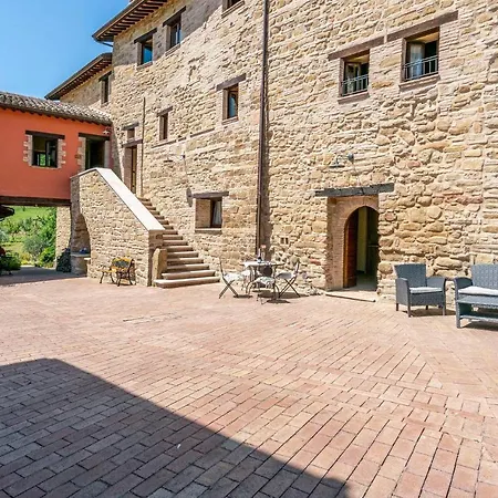 Feriehus Stunning In Camerino With Outdoor Swimming Pool, Wifi And 1 Bedrooms Crispiero