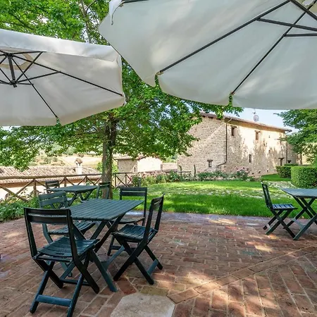 Stunning In Camerino With Outdoor Swimming Pool, Wifi And 1 Bedrooms Feriehus *
