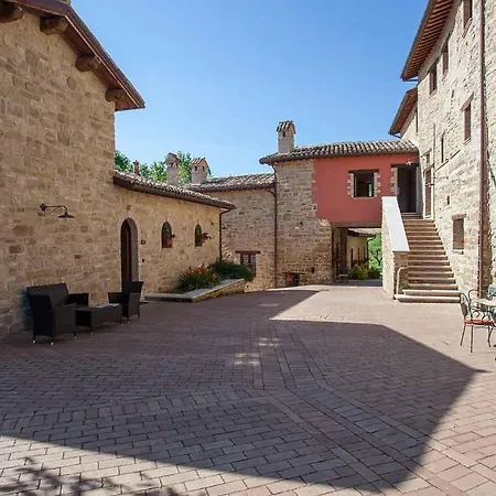 Stunning In Camerino With Outdoor Swimming Pool, Wifi And 1 Bedrooms Feriehus