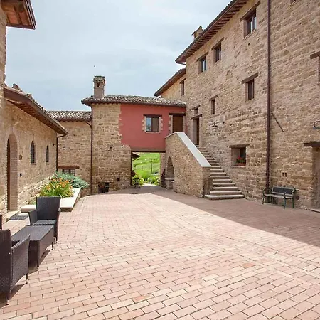 Feriehus Stunning In Camerino With Outdoor Swimming Pool, Wifi And 1 Bedrooms Crispiero
